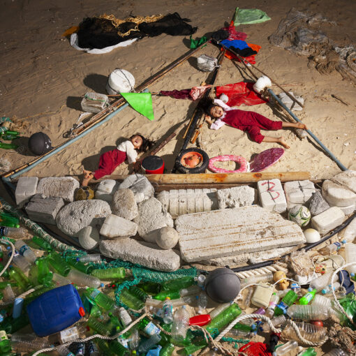 Peace Image of the Year 2023: Combing Peace © Elrea Song / Global Peace Photo Award