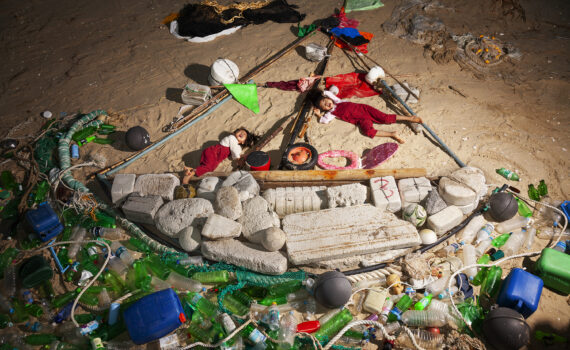 Peace Image of the Year 2023: Combing Peace © Elrea Song / Global Peace Photo Award