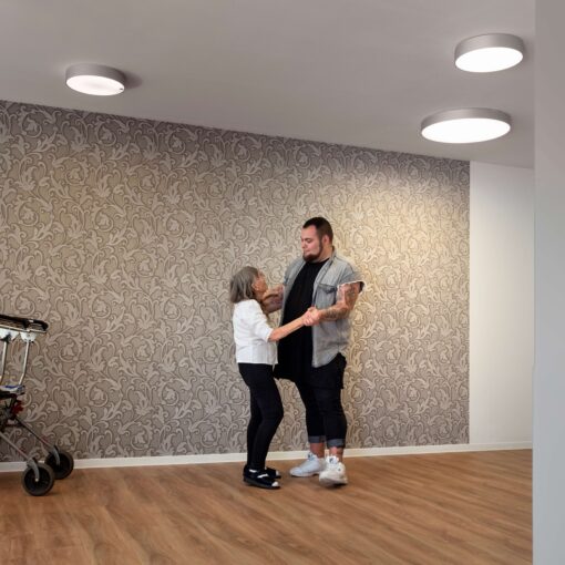 BGW-Fotowettbewerb 2026 „Mensch – Arbeit – Alter“ | Kurt Steinhausen, BGW-Fotowettbewerb 2019, aus der Serie „Daniel und Gertrud” – Tanzen und Leben. © Kurt Steinhausen