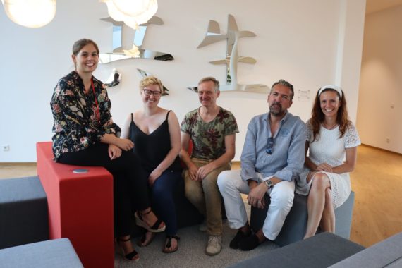 Die Jury des New Talent Awards 18/2 (v.l.n.r.): Sarah Stuwe (Canon), Ines Vockensperger (WhiteWall), Jörg Ammon (Canon), Thomas Gerwers und Petra Sagnak (ProfiFoto)